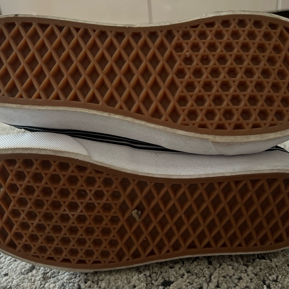 Vans - Picture 3 of 4
